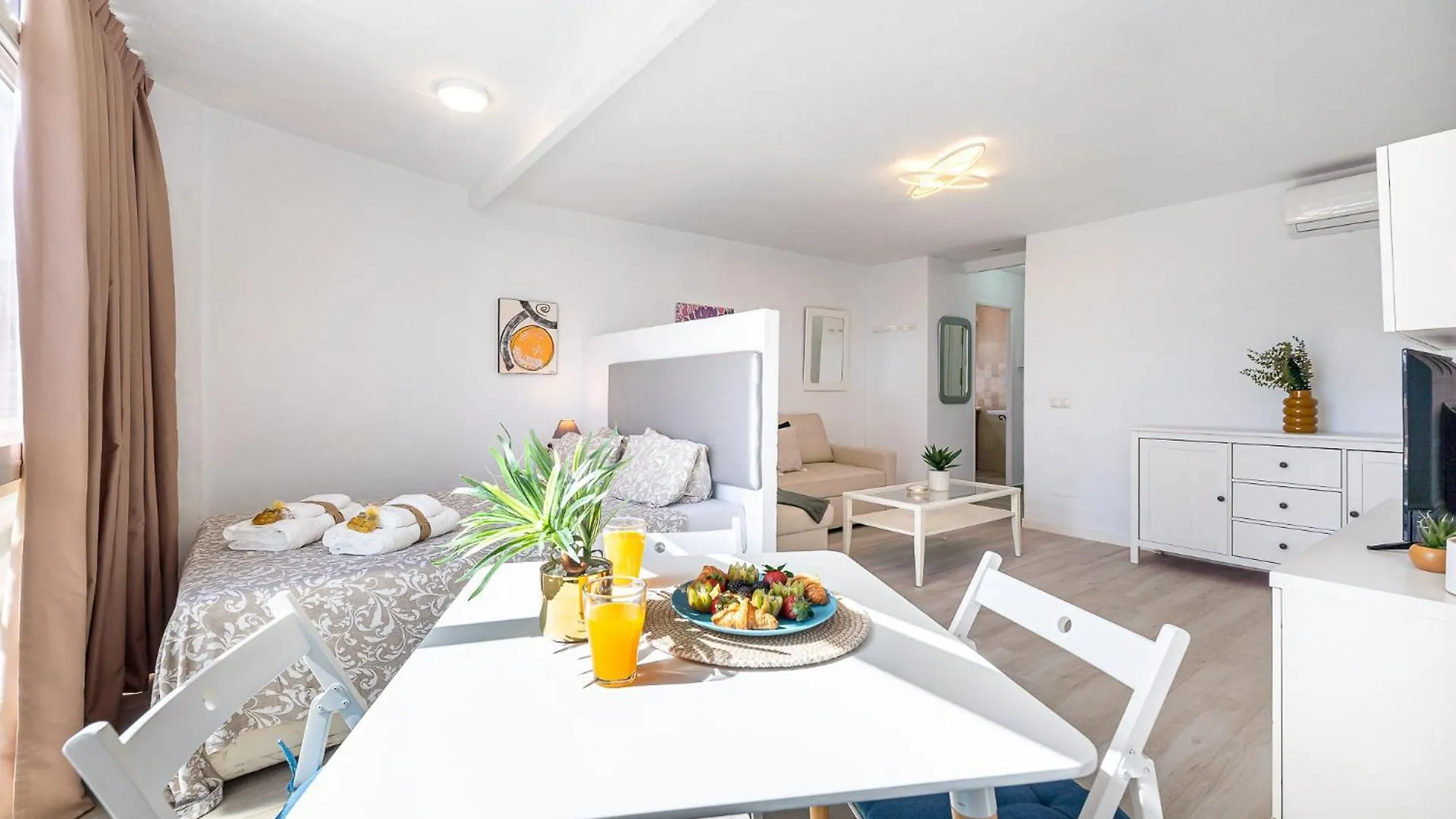 797 Holiday Rentals- Moderno, Centrico Y Espacioso Estudio Benalmádena İspanya