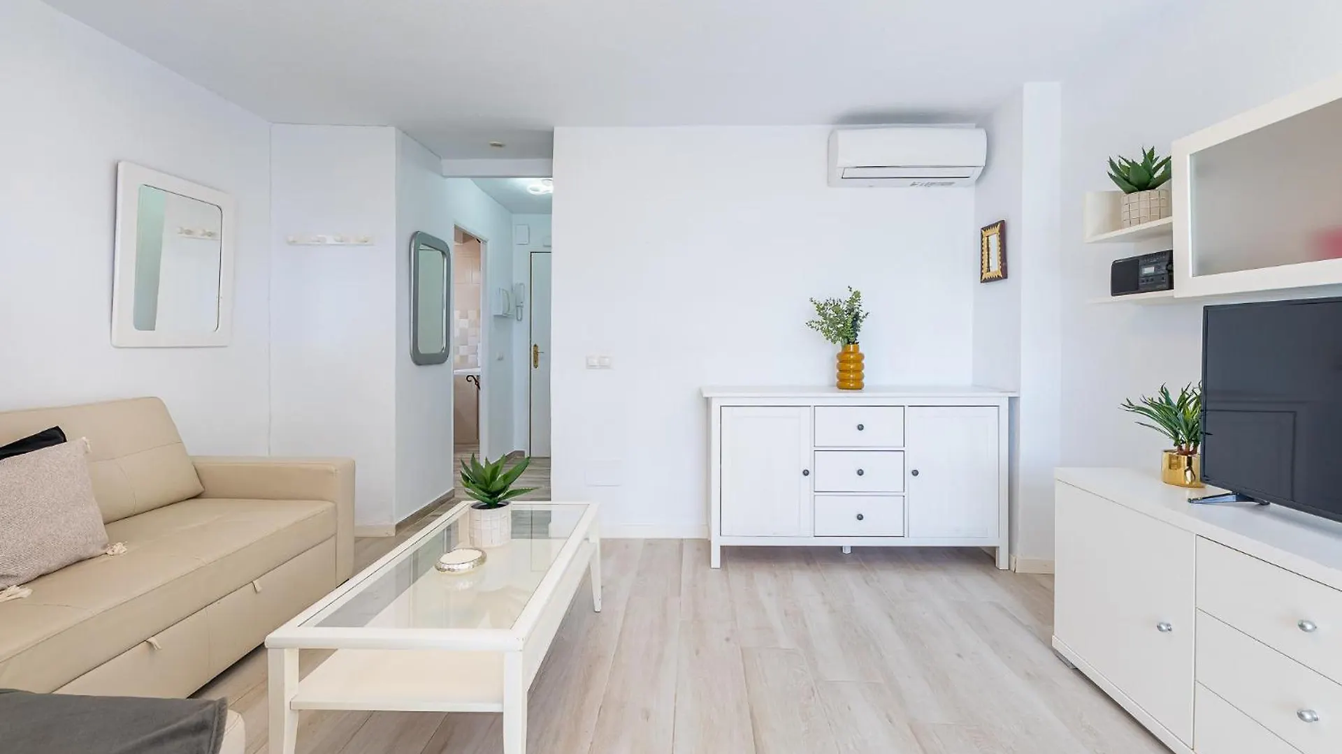 797 Holiday Rentals- Moderno, Centrico Y Espacioso Estudio Benalmádena Daire