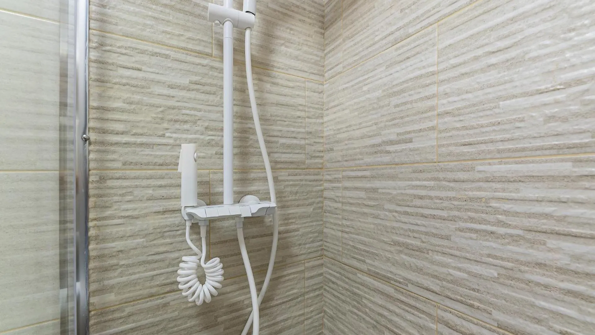 797 Holiday Rentals- Moderno, Centrico Y Espacioso Estudio بينالماذينا 0*,