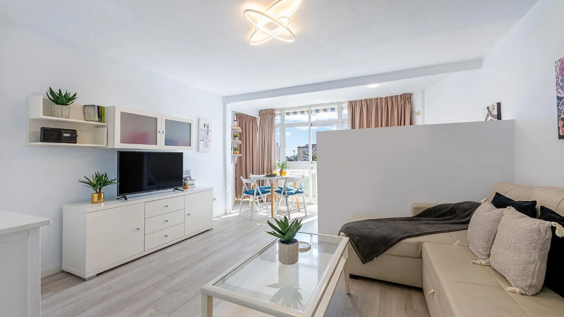 Apartment 797 Holiday Rentals- Moderno, Centrico Y Espacioso Estudio Benalmadena Spain